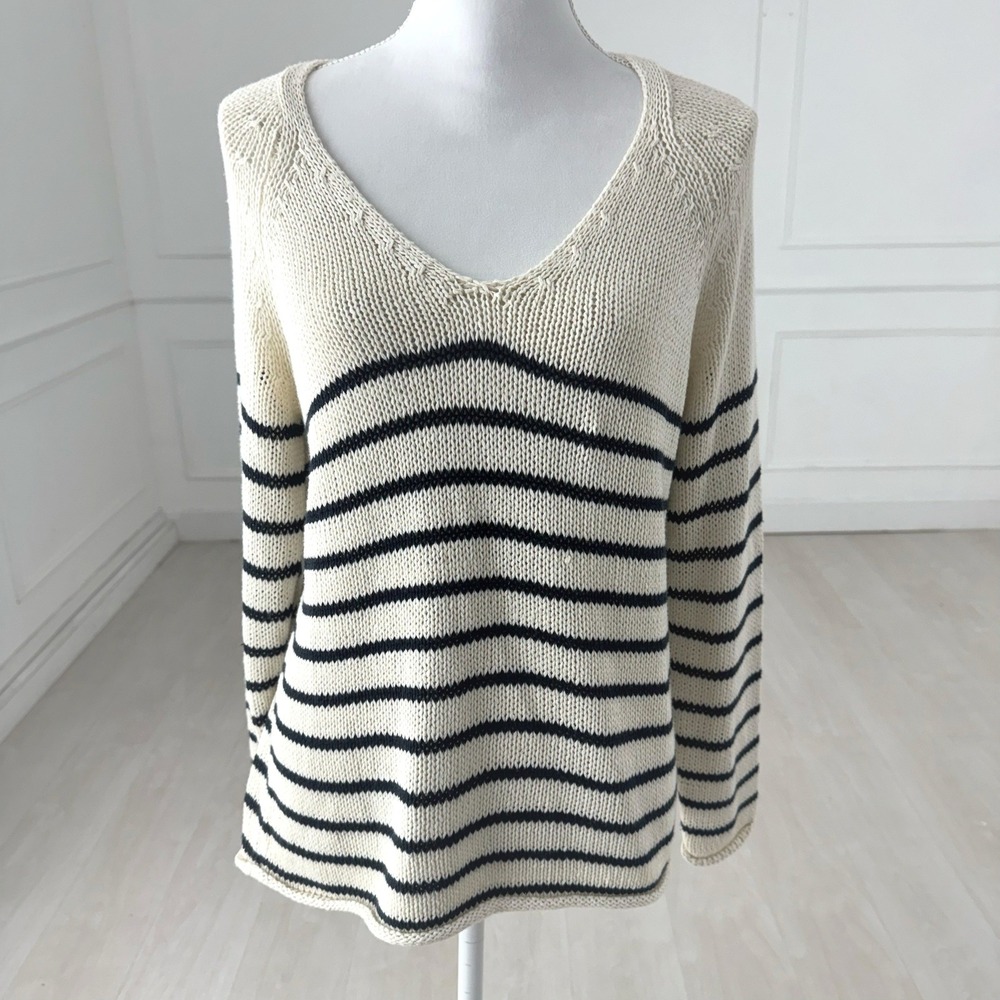 H&M Womens Medium Cream Black Striped V-Neck Loose Knit Pullover Sweater